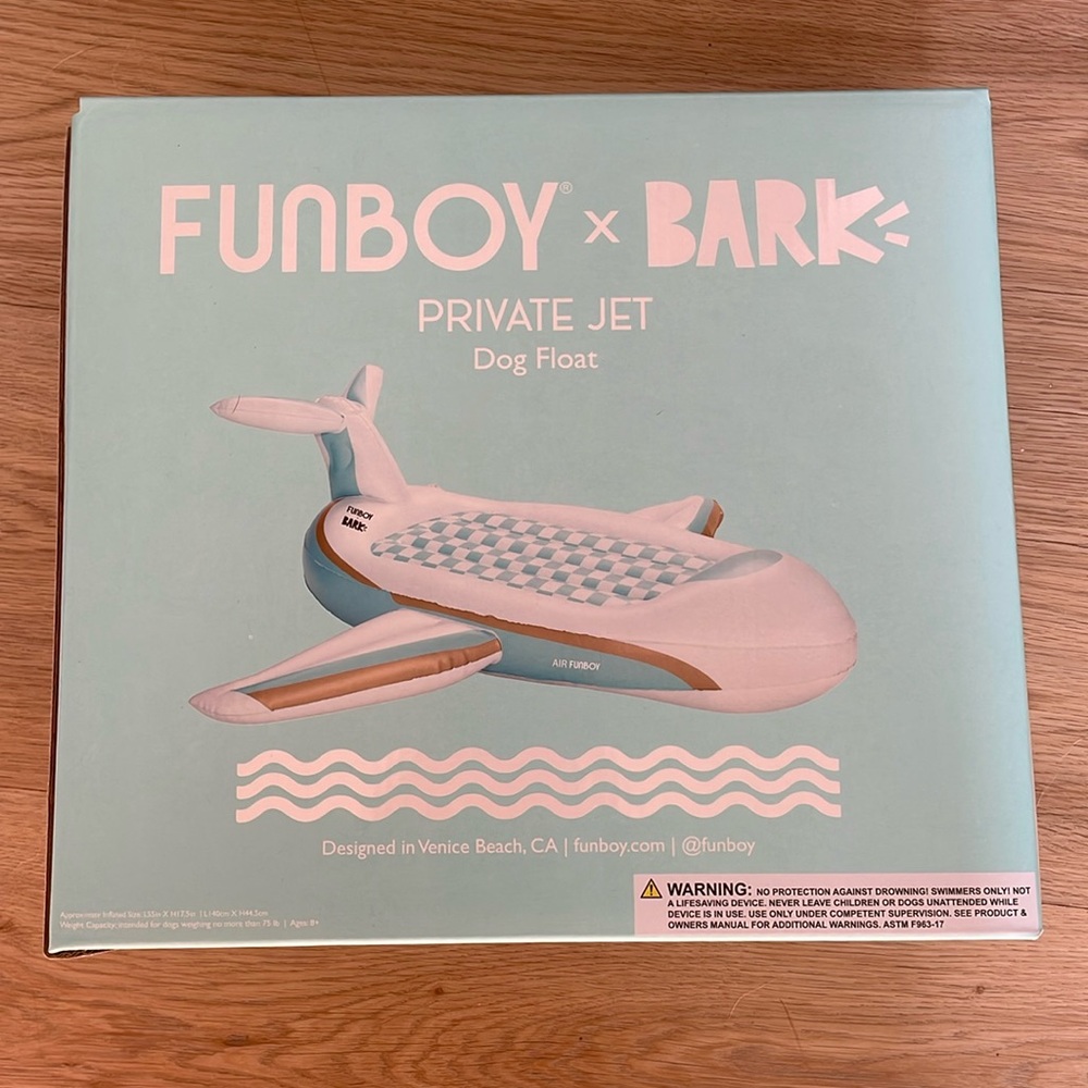 NEW FUNBOY x Bark Private Jet Dog Float